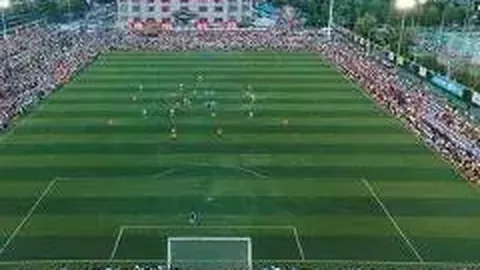 章泽天庆生照曝光，独立亮相再现青春风采